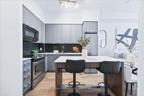 Lph06-9471 Yonge Street, Richmond Hill, ON - Indoor Photo Showing Kitchen With Upgraded Kitchen