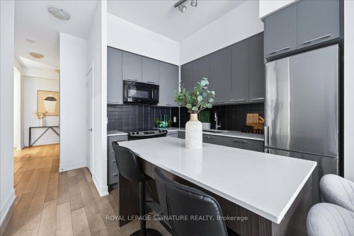 Lph06-9471 Yonge Street, Richmond Hill, ON - Indoor Photo Showing Kitchen