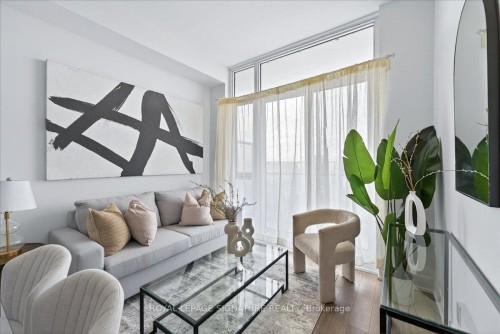 Lph06-9471 Yonge Street, Richmond Hill, ON - Indoor