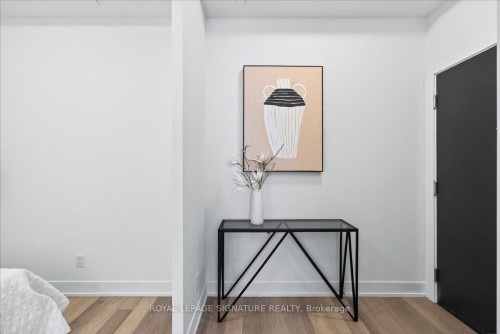 Lph06-9471 Yonge Street, Richmond Hill, ON - Indoor Photo Showing Other Room