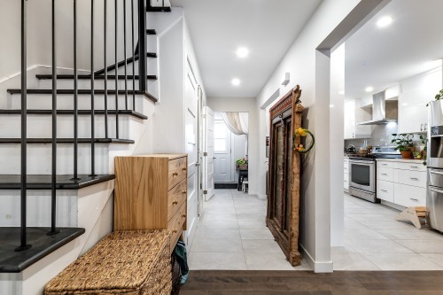 Hall - 4734 Rue Lake, Dollard-Des-Ormeaux, QC 