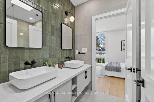 241 Cedarvale Avenue, Toronto, ON - Indoor Photo Showing Bathroom