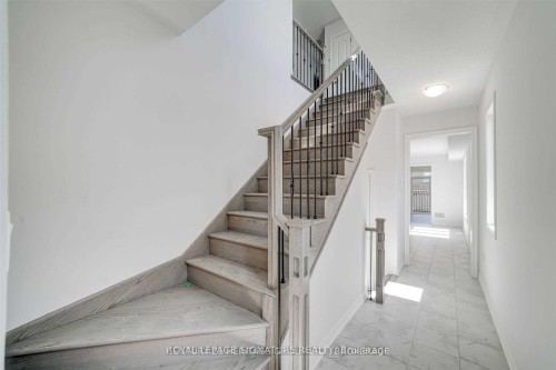 5 Frederick Taylor Way, East Gwillimbury, ON 