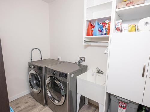 156 Cougar Crescent, Thunder Bay, ON - Indoor Photo Showing Laundry Room