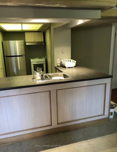 Bsmt-622 Chartwell Court, Pickering, ON - Indoor Photo Showing Kitchen