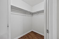 Walk-in closet - 