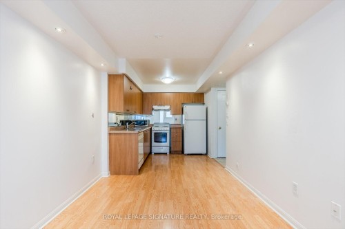 12-4620 Guildwood Way, Mississauga, ON - Indoor Photo Showing Kitchen