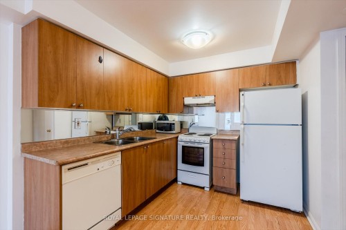 12-4620 Guildwood Way, Mississauga, ON - Indoor Photo Showing Kitchen With Double Sink