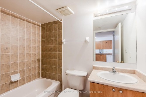 12-4620 Guildwood Way, Mississauga, ON - Indoor Photo Showing Bathroom