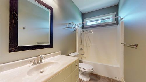1631 Mt. Pyramid Crescent, Cranbrook, BC - Indoor Photo Showing Bathroom