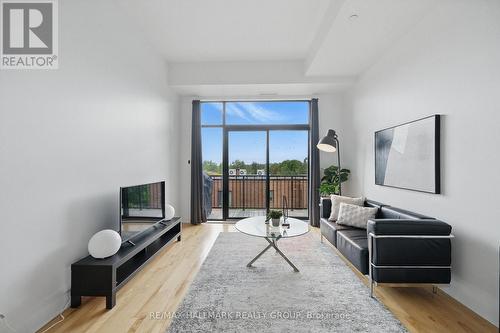 Ph7 - 808 Bronson Avenue, Ottawa, ON - Indoor