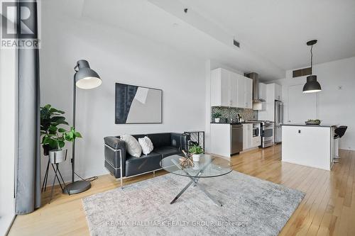 Ph7 - 808 Bronson Avenue, Ottawa, ON - Indoor