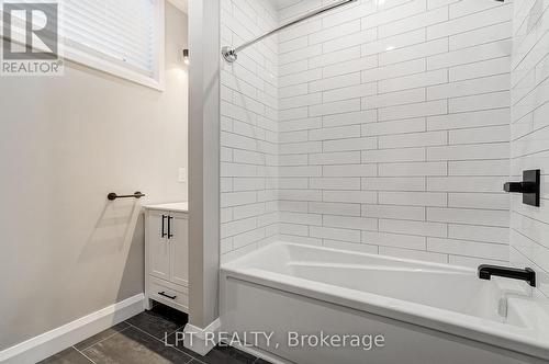 #2 - 383 Brant Street, Ottawa, ON - Indoor Photo Showing Bathroom