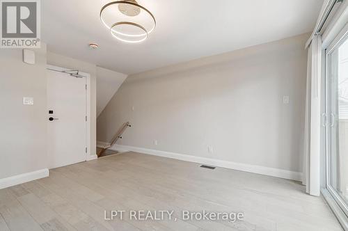 #2 - 383 Brant Street, Ottawa, ON - Indoor Photo Showing Other Room