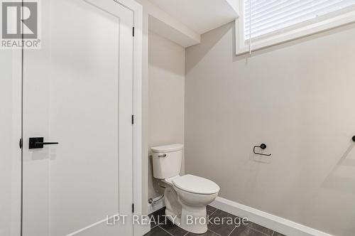 #2 - 383 Brant Street, Ottawa, ON - Indoor Photo Showing Bathroom