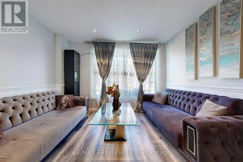 888 Krosno Boulevard, Pickering, ON - Indoor Photo Showing Living Room
