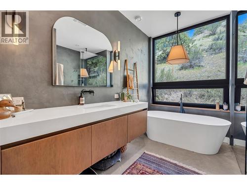 503 Wilson Mountain Road, Oliver, BC - Indoor Photo Showing Bathroom
