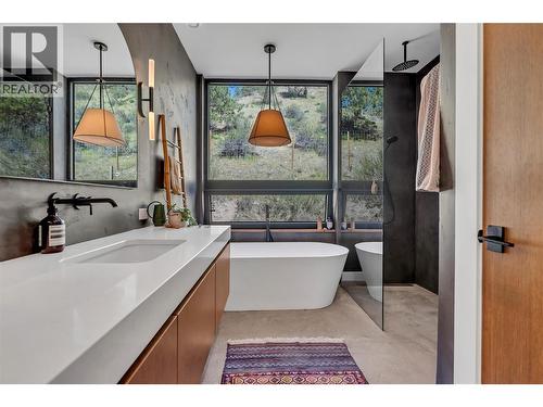 503 Wilson Mountain Road, Oliver, BC - Indoor Photo Showing Bathroom