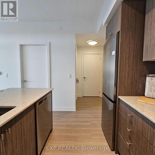 2702 - 25 Wellington Street S, Kitchener, ON - Indoor Photo Showing Kitchen
