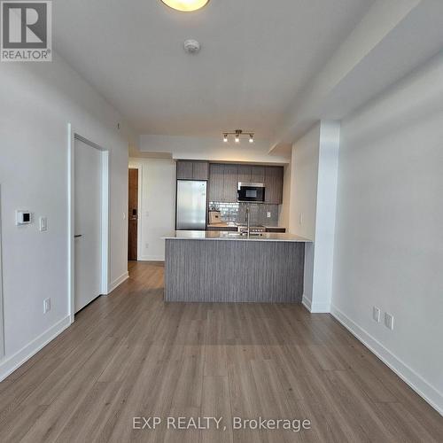 2702 - 25 Wellington Street S, Kitchener, ON - Indoor Photo Showing Kitchen