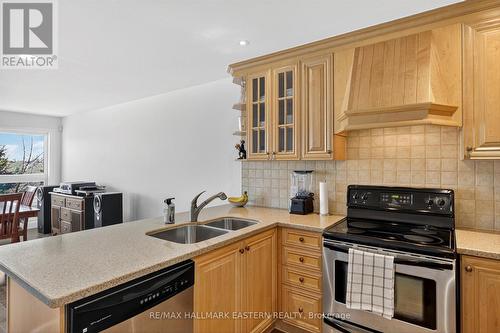 #1 - 929 Wentworth Street, Peterborough (Otonabee Ward 1), ON - Indoor Photo Showing Kitchen With Double Sink