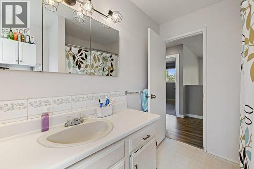 1777 Autumn Road, Kelowna, BC - Indoor Photo Showing Laundry Room