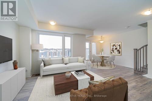 3325 Thunderbird Promenade, Pickering, ON - Indoor Photo Showing Living Room