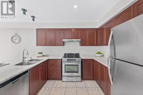 168 Wainscot Avenue, Newmarket, ON - Indoor Photo Showing Kitchen With Double Sink