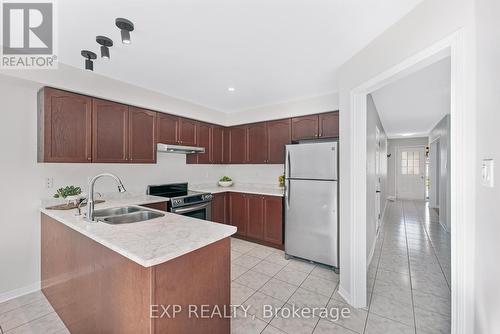 168 Wainscot Avenue, Newmarket, ON - Indoor Photo Showing Kitchen With Double Sink