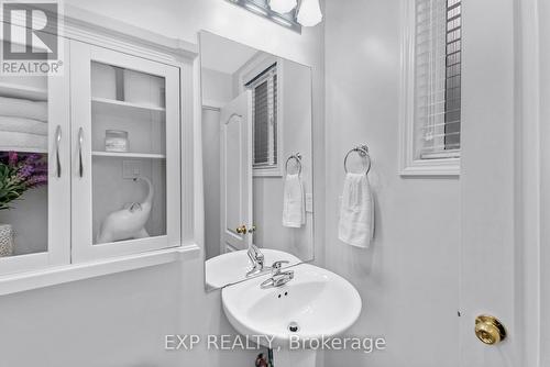 168 Wainscot Avenue, Newmarket, ON - Indoor Photo Showing Bathroom