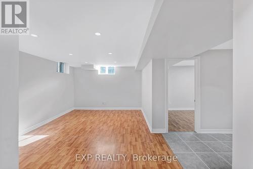 168 Wainscot Avenue, Newmarket, ON - Indoor