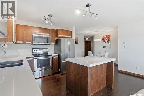 302 120 Phelps Way, Saskatoon, SK - Indoor Photo Showing Kitchen With Double Sink