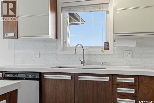 302 120 Phelps Way, Saskatoon, SK - Indoor Photo Showing Kitchen