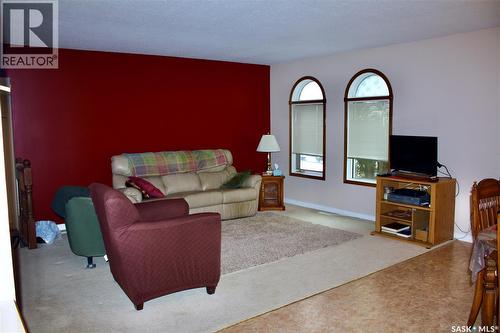 31 Queen Street, Clavet, SK - Indoor Photo Showing Living Room