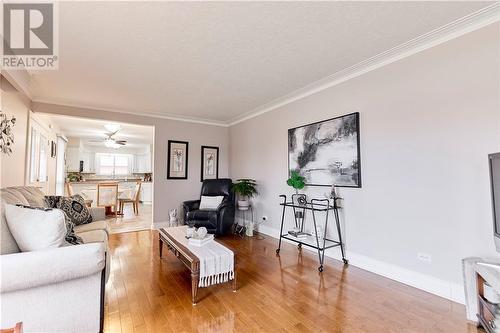 910 Mountview Crescent, Sudbury, ON - Indoor Photo Showing Living Room