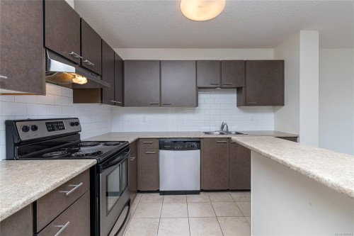 501-1745 Leighton Rd, Victoria, BC - Indoor Photo Showing Kitchen With Double Sink