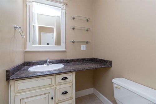 501-1745 Leighton Rd, Victoria, BC - Indoor Photo Showing Bathroom