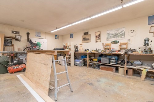 501-1745 Leighton Rd, Victoria, BC - Indoor