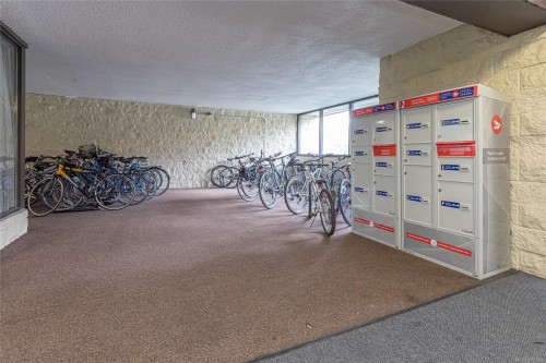 501-1745 Leighton Rd, Victoria, BC - Indoor