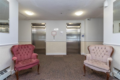 501-1745 Leighton Rd, Victoria, BC - Indoor