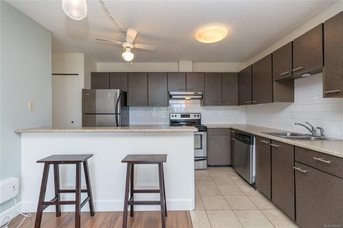 501-1745 Leighton Rd, Victoria, BC - Indoor Photo Showing Kitchen With Double Sink