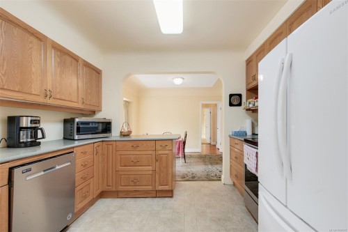 2587 Macdonald Dr West, Saanich, BC 