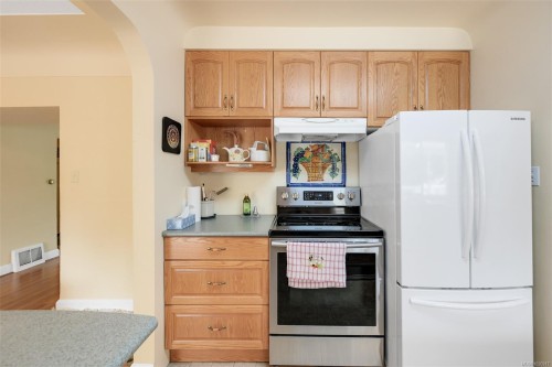 2587 Macdonald Dr West, Saanich, BC 