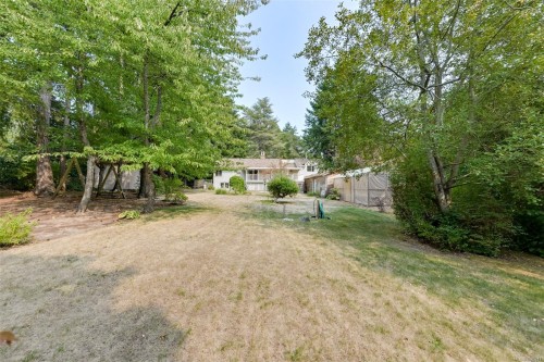 2587 Macdonald Dr West, Saanich, BC 