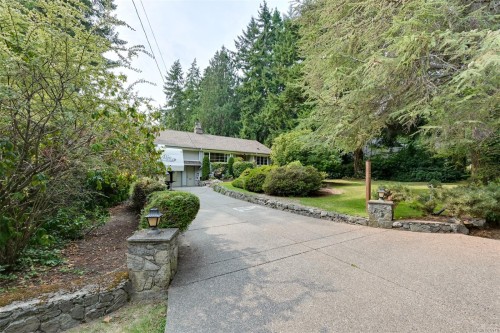 2587 Macdonald Dr West, Saanich, BC 