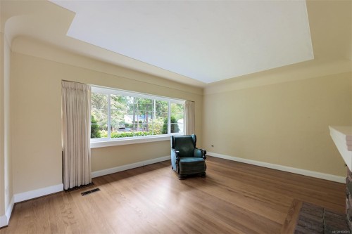 2587 Macdonald Dr West, Saanich, BC 