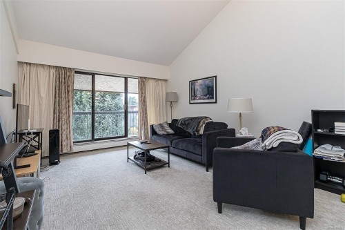 419-1005 Mckenzie Ave, Saanich, BC - Indoor Photo Showing Living Room