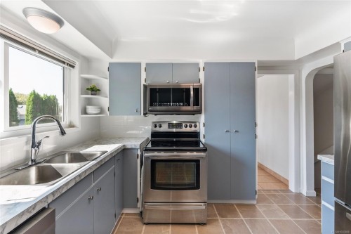 3944 Cedar Hill Cross Rd, Saanich, BC 