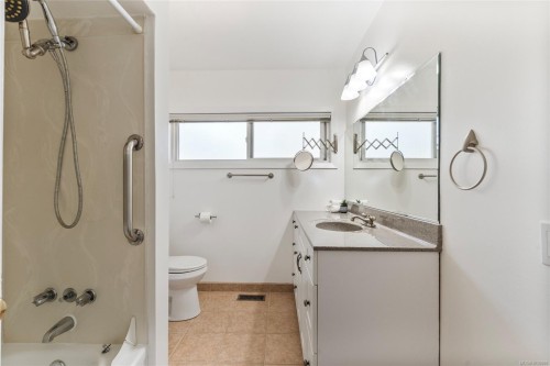 3944 Cedar Hill Cross Rd, Saanich, BC 