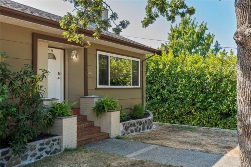 3944 Cedar Hill Cross Rd, Saanich, BC 